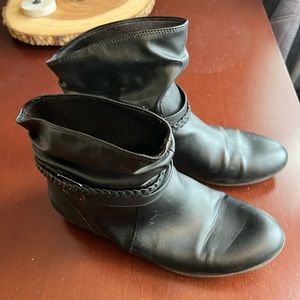 American Eagle women’s size 12 black booties